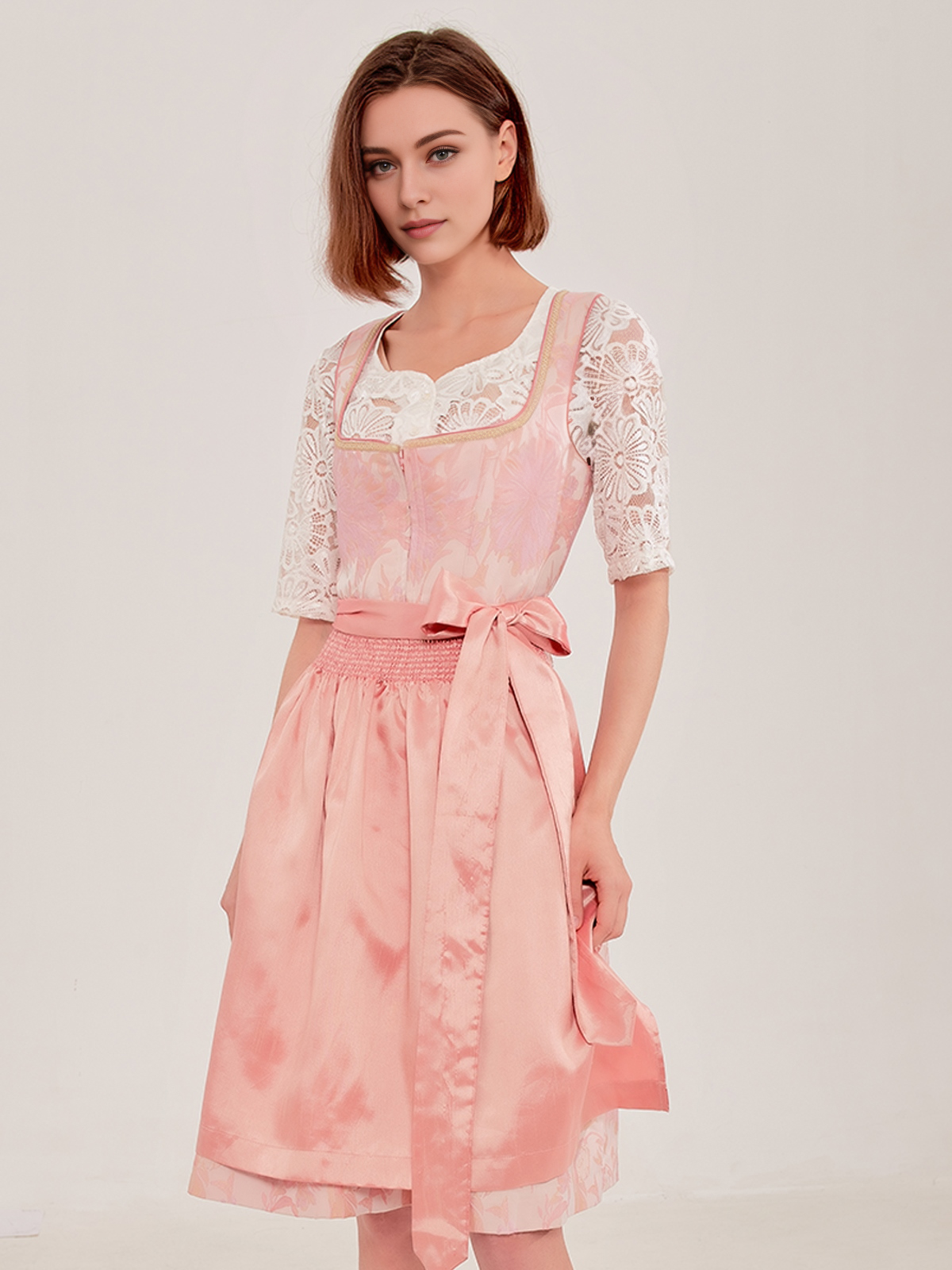 Elegante rosa Dirndlbluse mit Spitzenverzierung