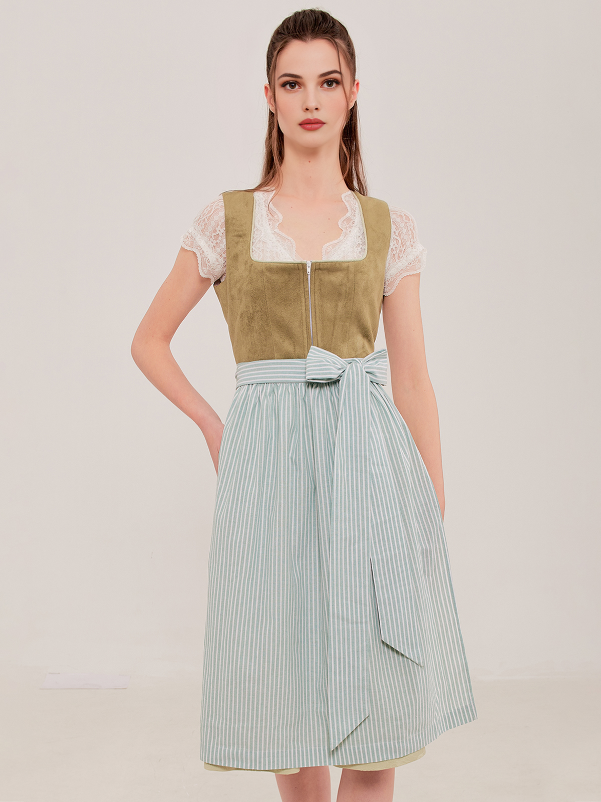 Stylisches Herrenhemd Gelb mit Jeans