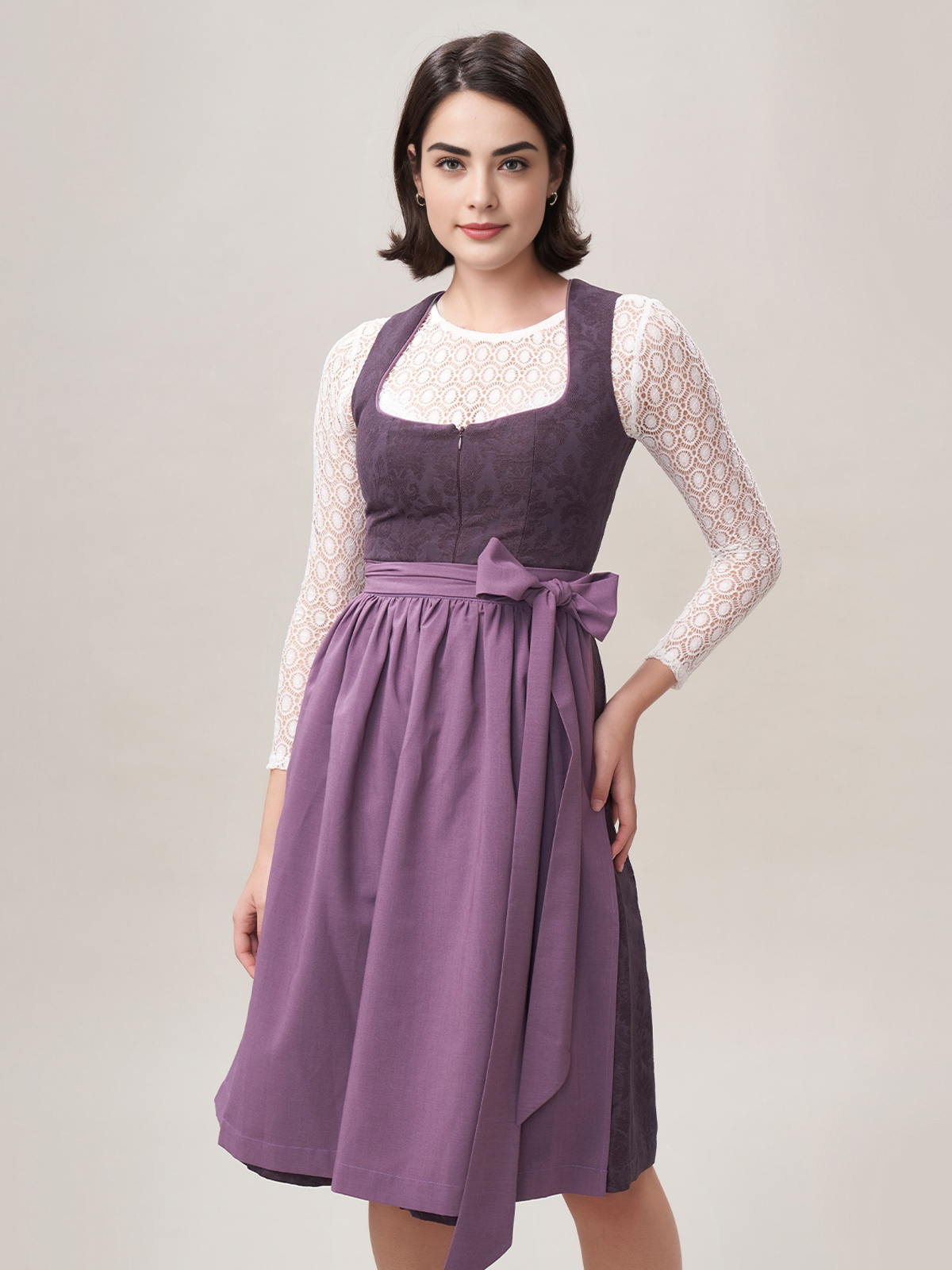 Ein smaragdgrünes Dirndl mit floralen Details, perfekt für festliche Anlässe.