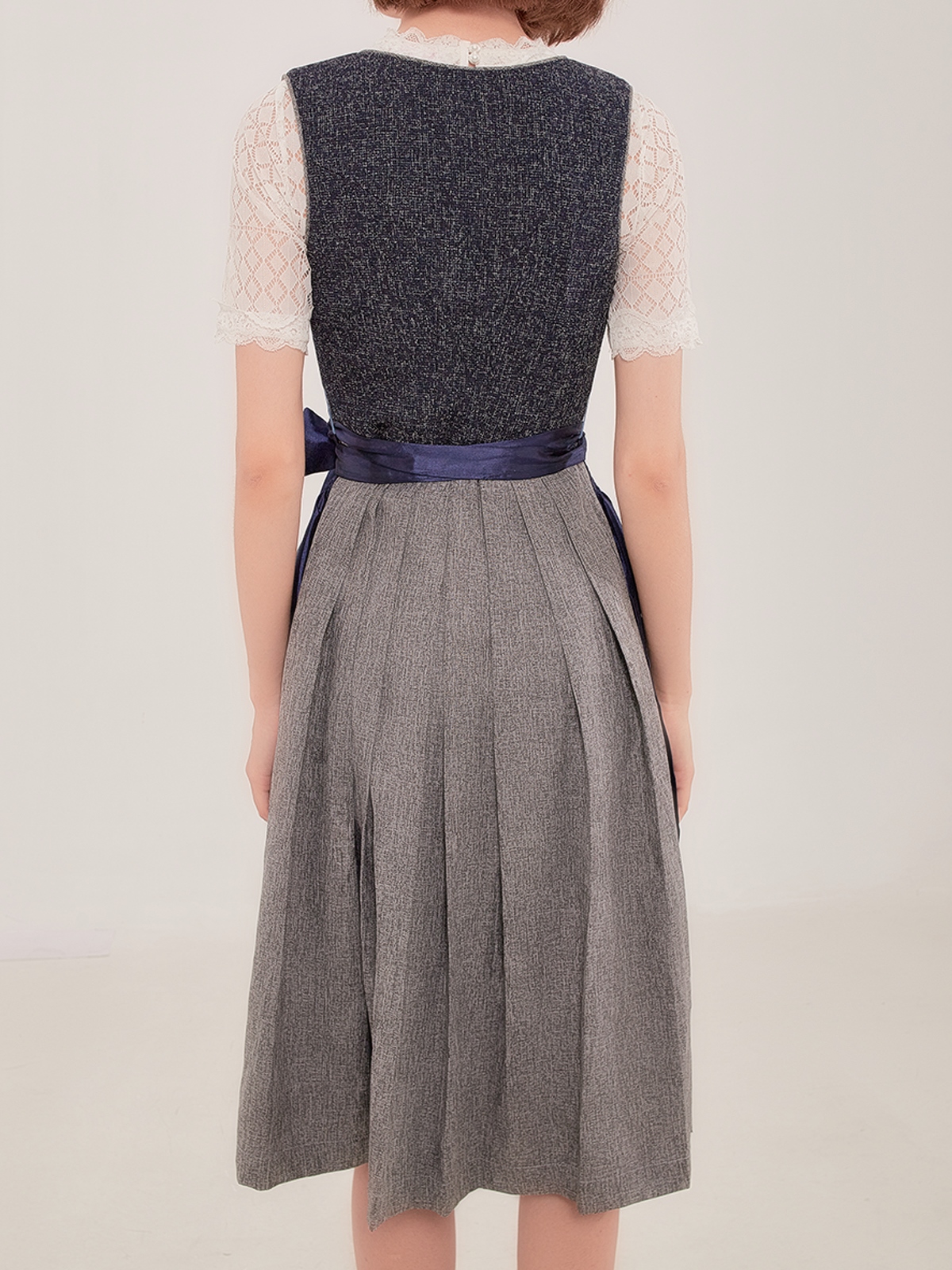 Modernes Dirndl in Blau