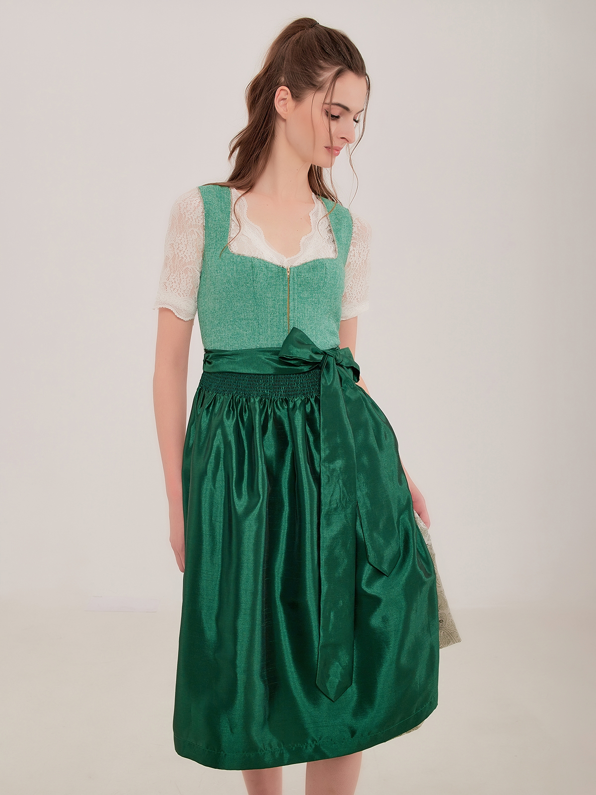 Modernes Dirndl in Blau