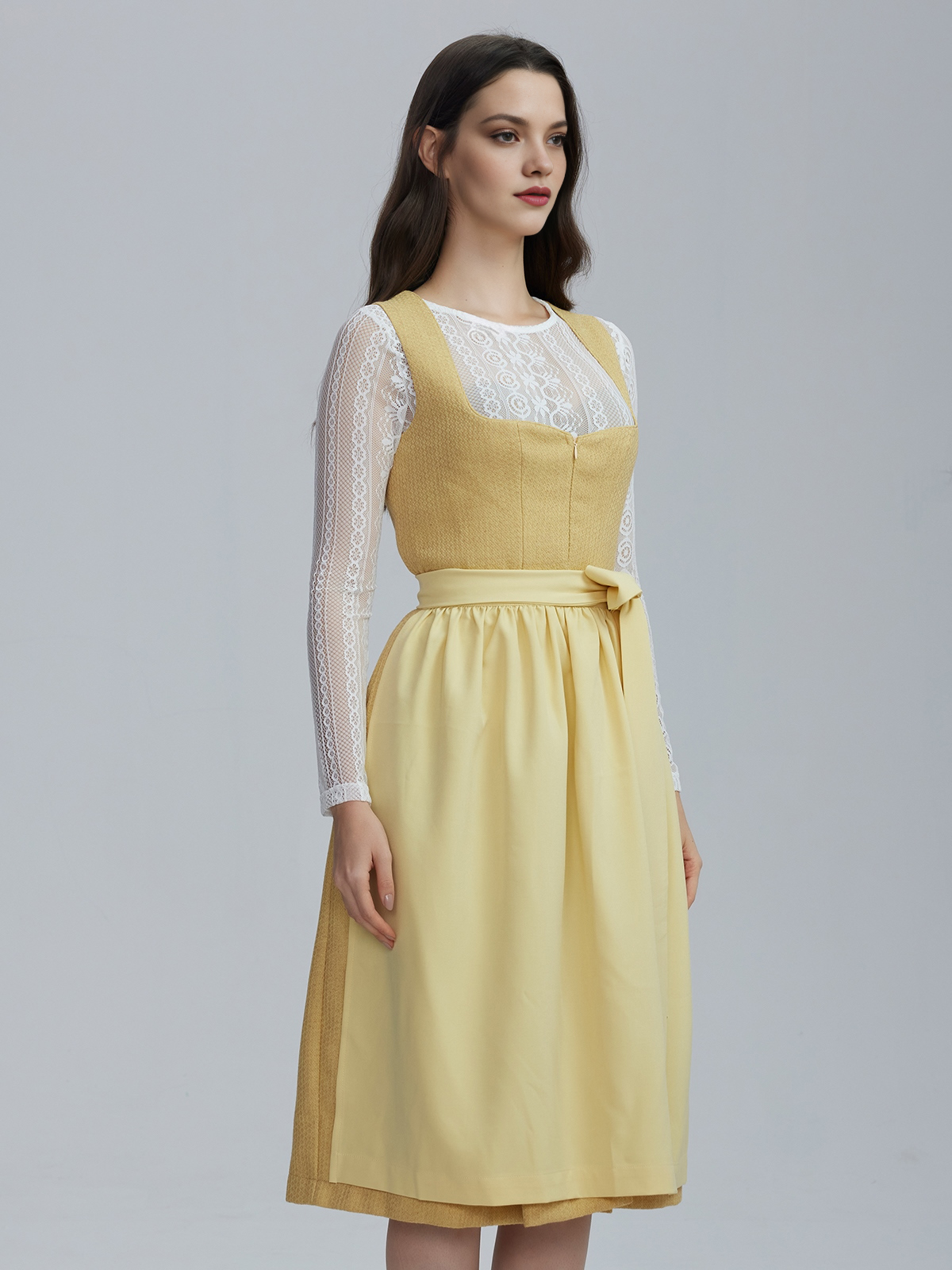 Beige Dirndlbluse mit gelbem Dirndl
