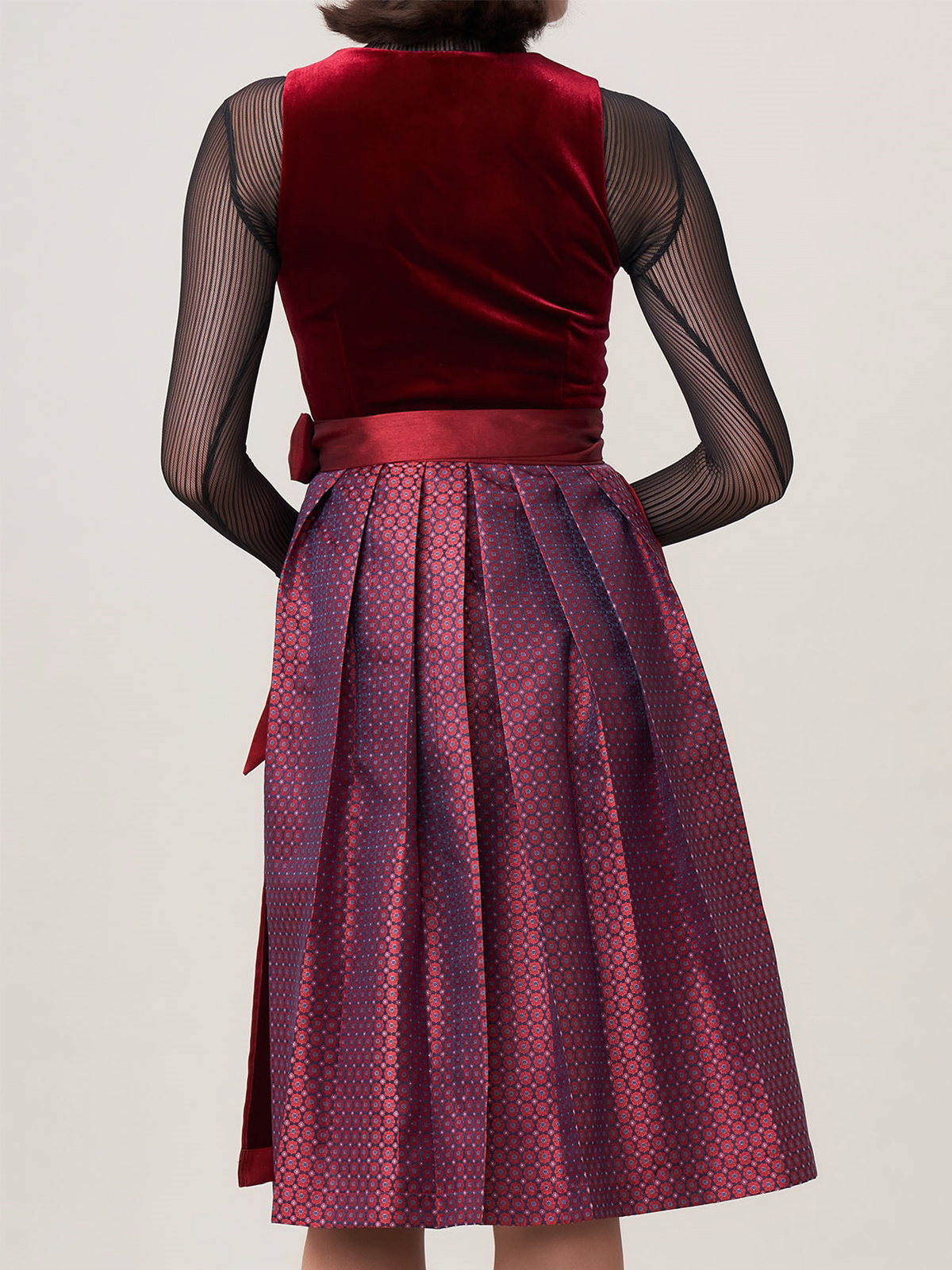 Dirndl in Rot – Eleganz und Tradition