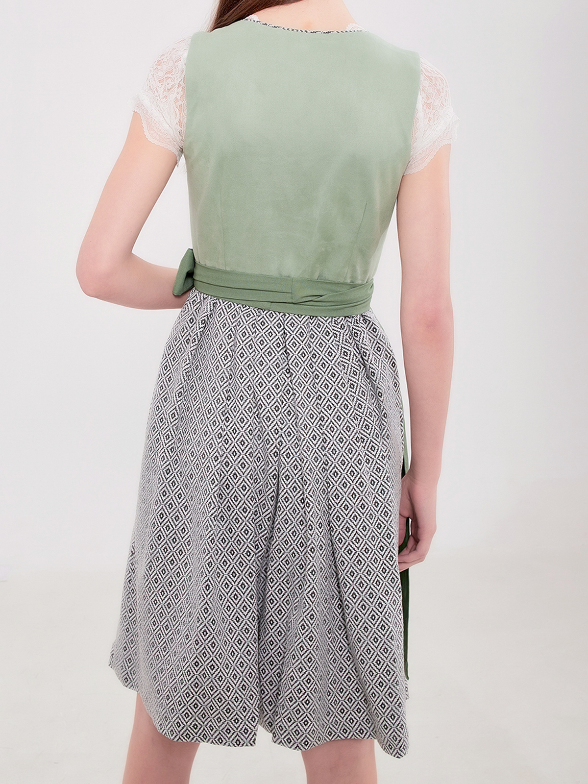 Dirndl mit betontem Ausschnitt