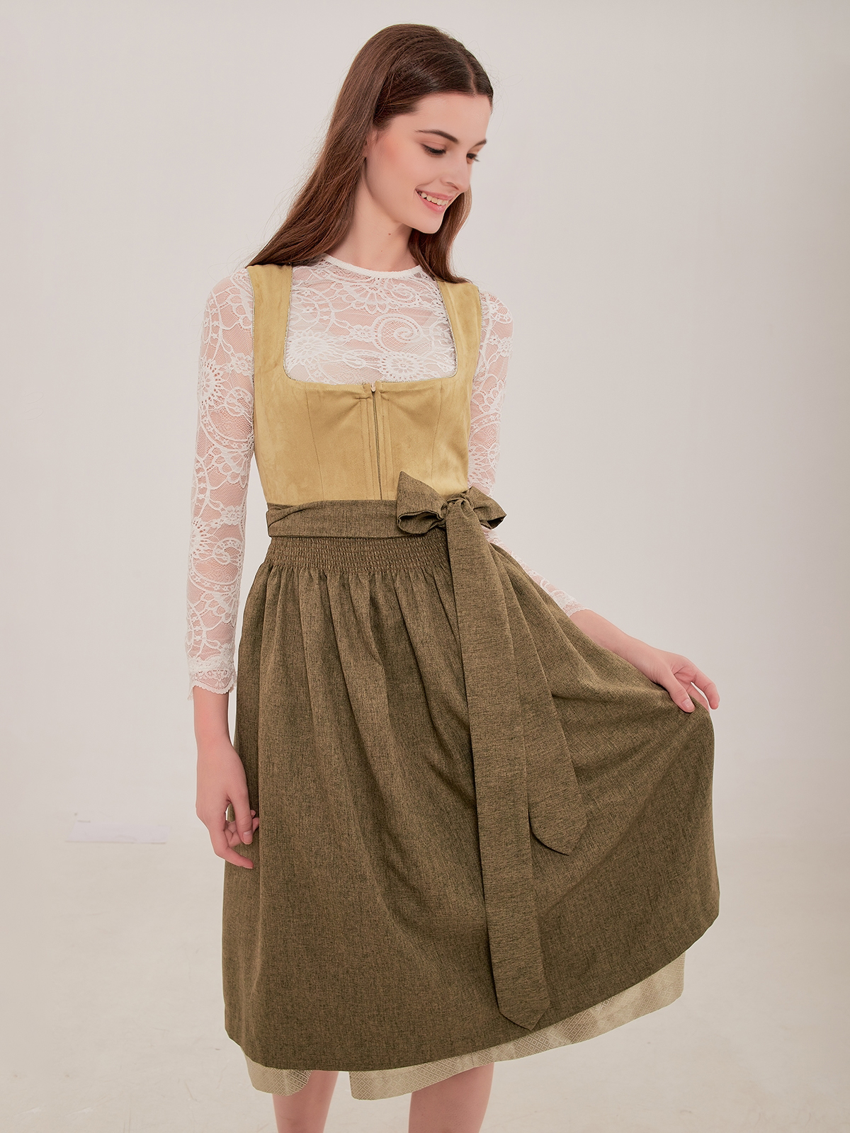Dirndl Weiß Rot mit floralen Details
