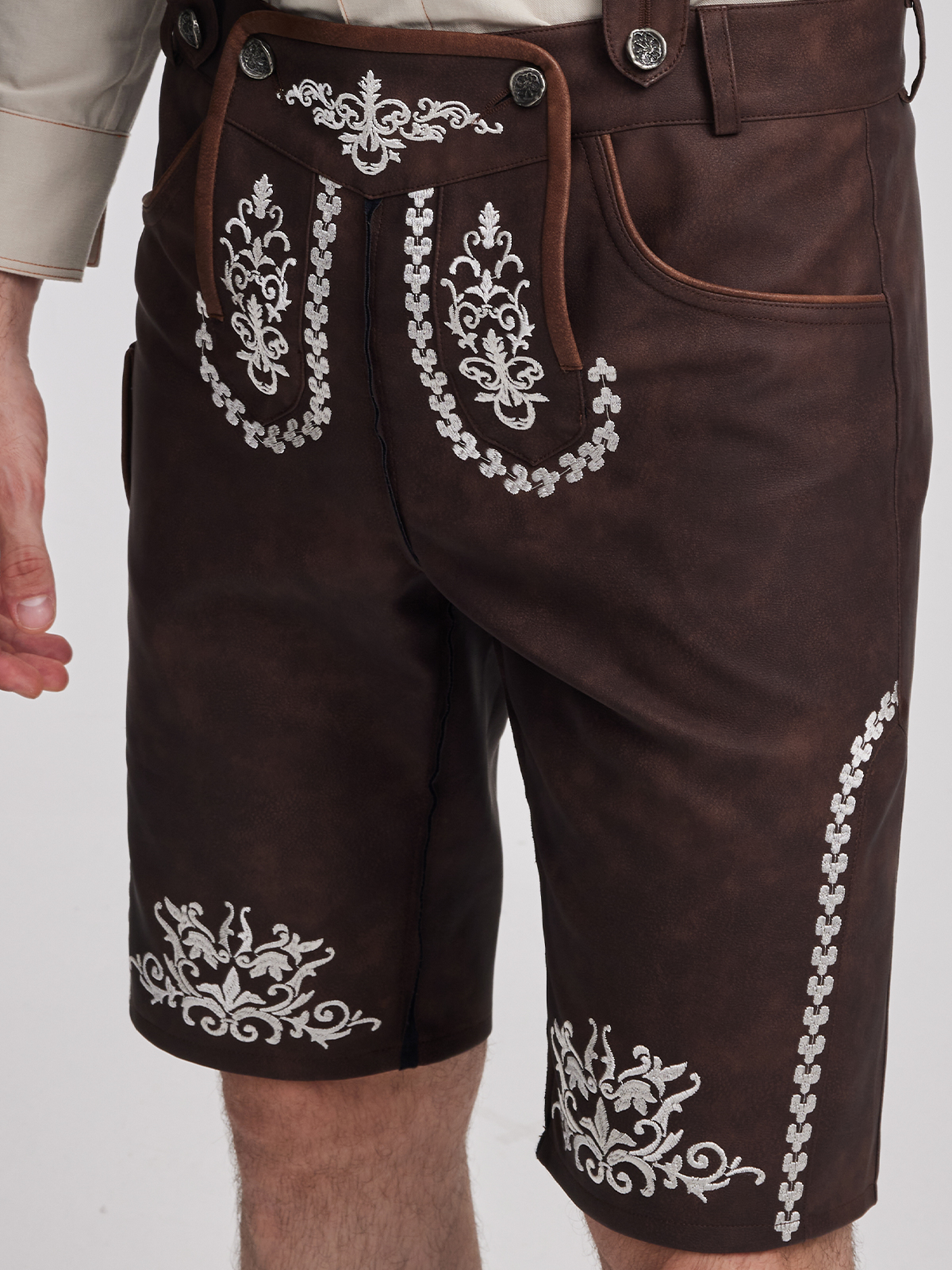 Dirndl Schwarz Lila mit traditionellem Charme