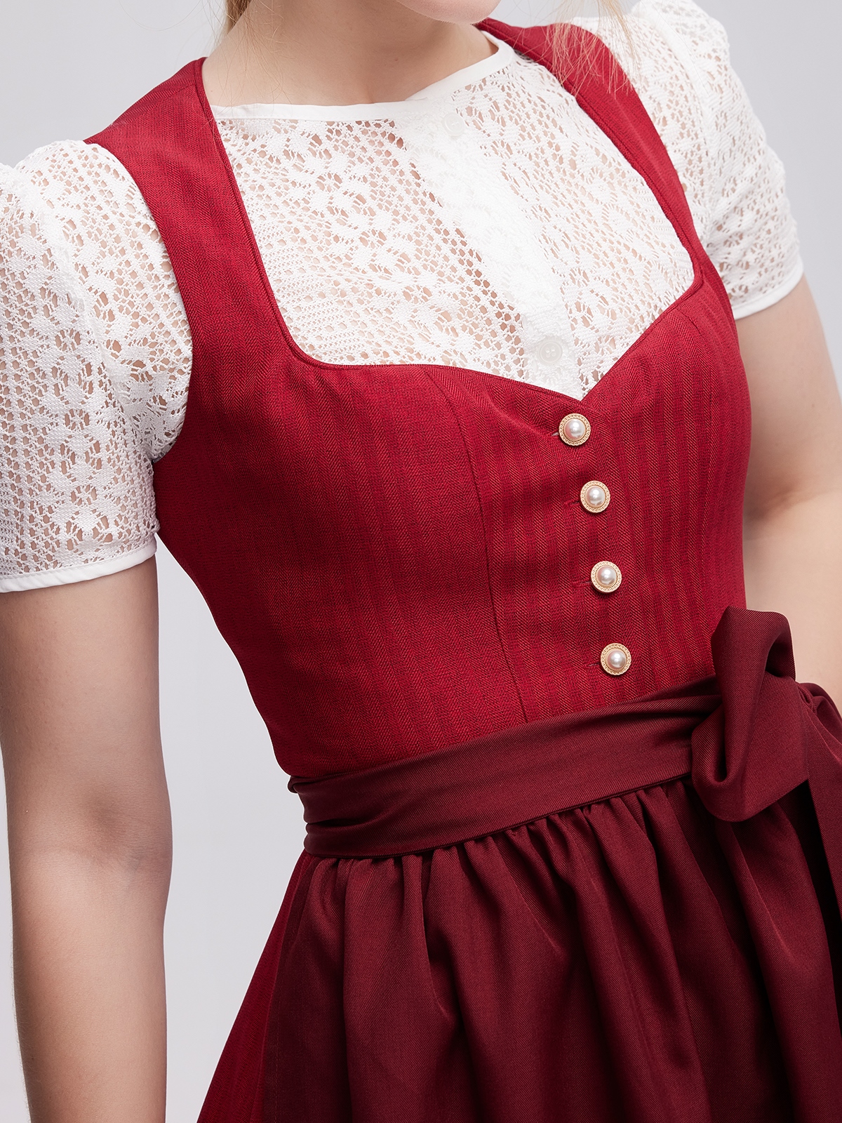 Dirndl in eleganter lila Farbe