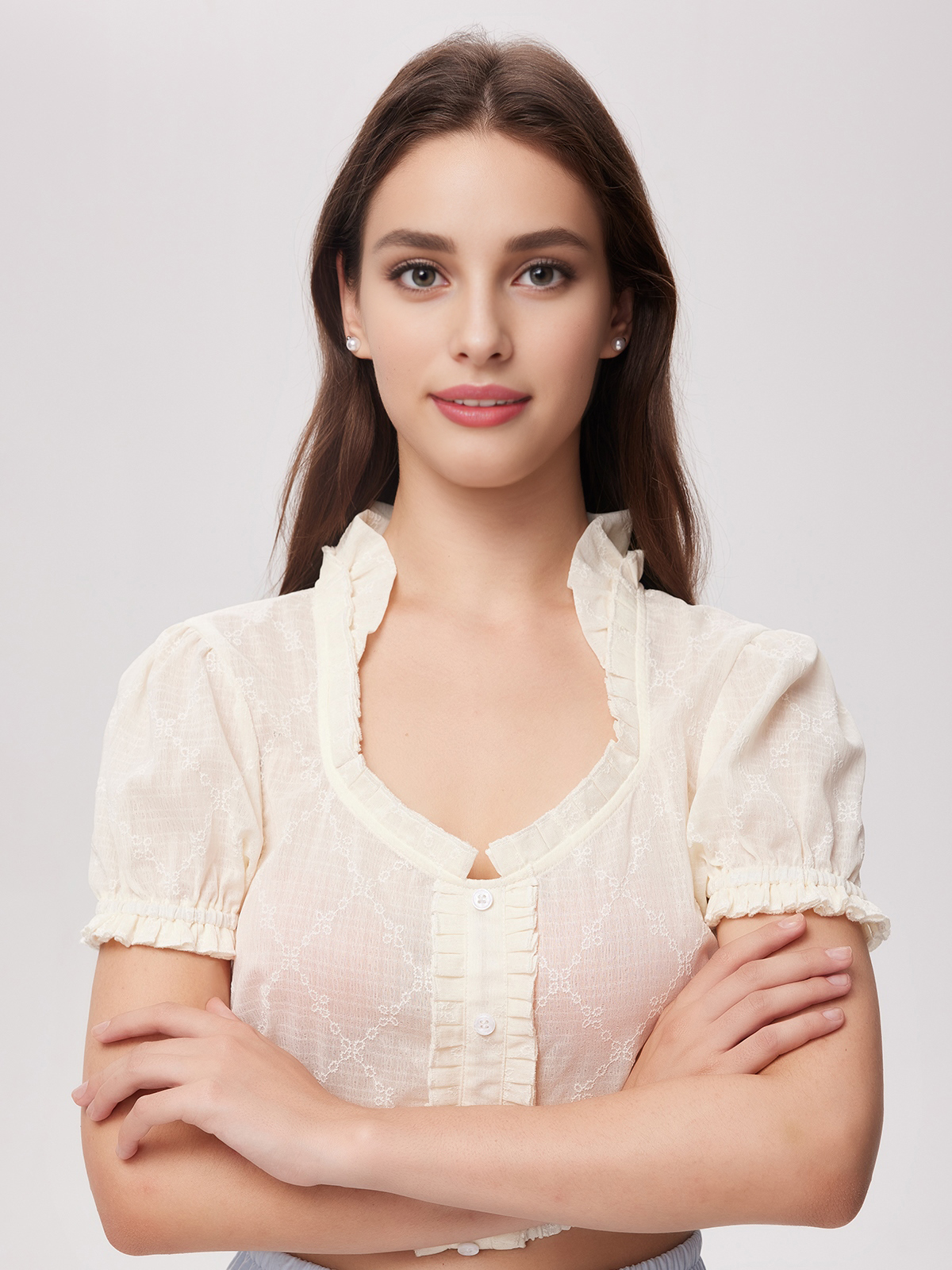 Traditionelles blaues Dirndl mit weißer Bluse