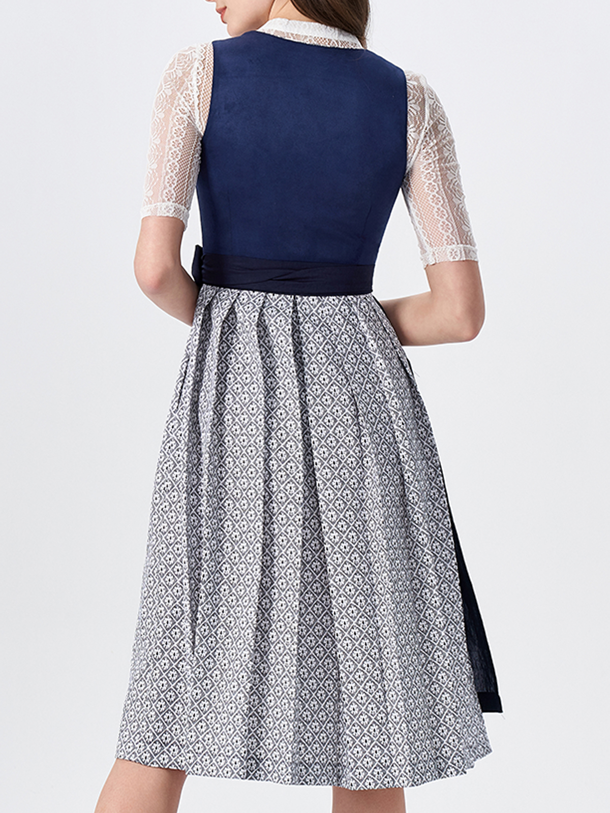 Modernes rotes Dirndl