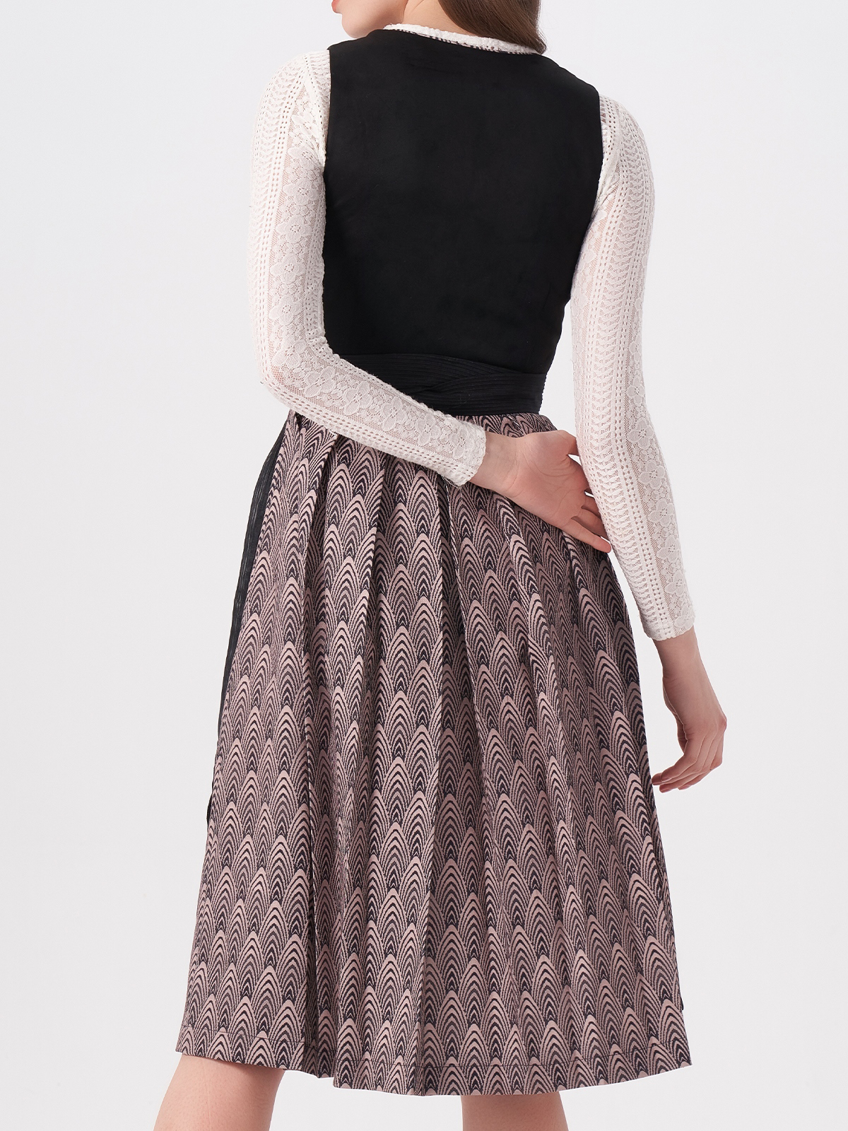 Dirndl in Schwarz – zeitlos elegant