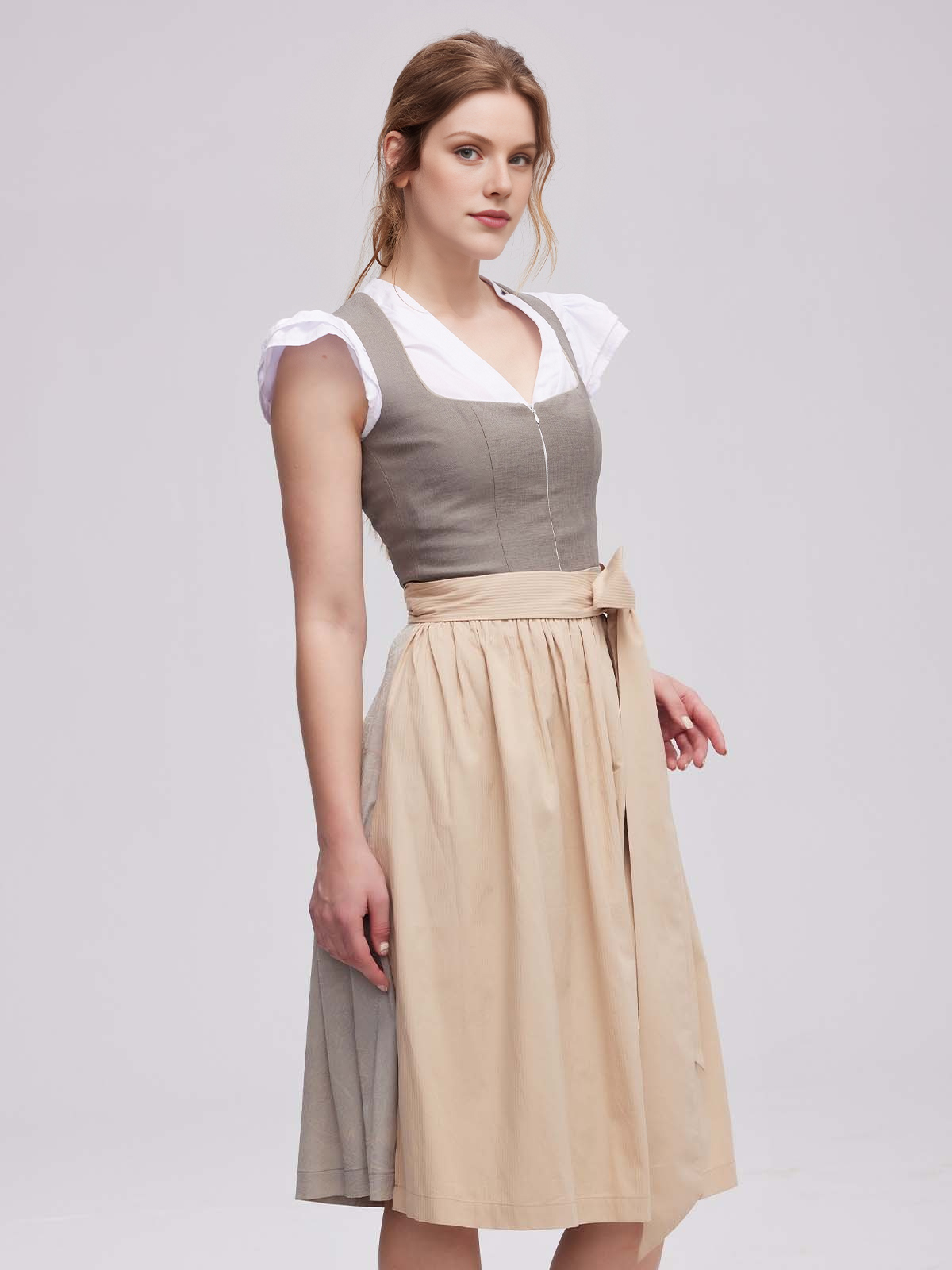 Klassische schwarze Dirndlbluse