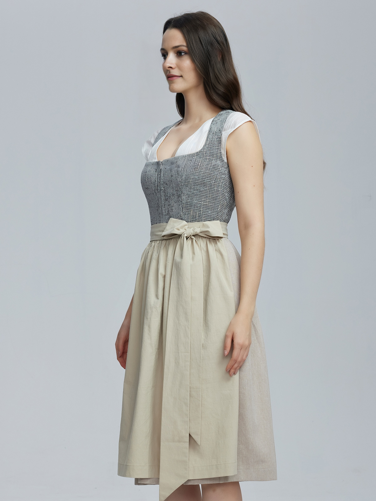 Dunkelgrünes Dirndl in eleganter Ausführung