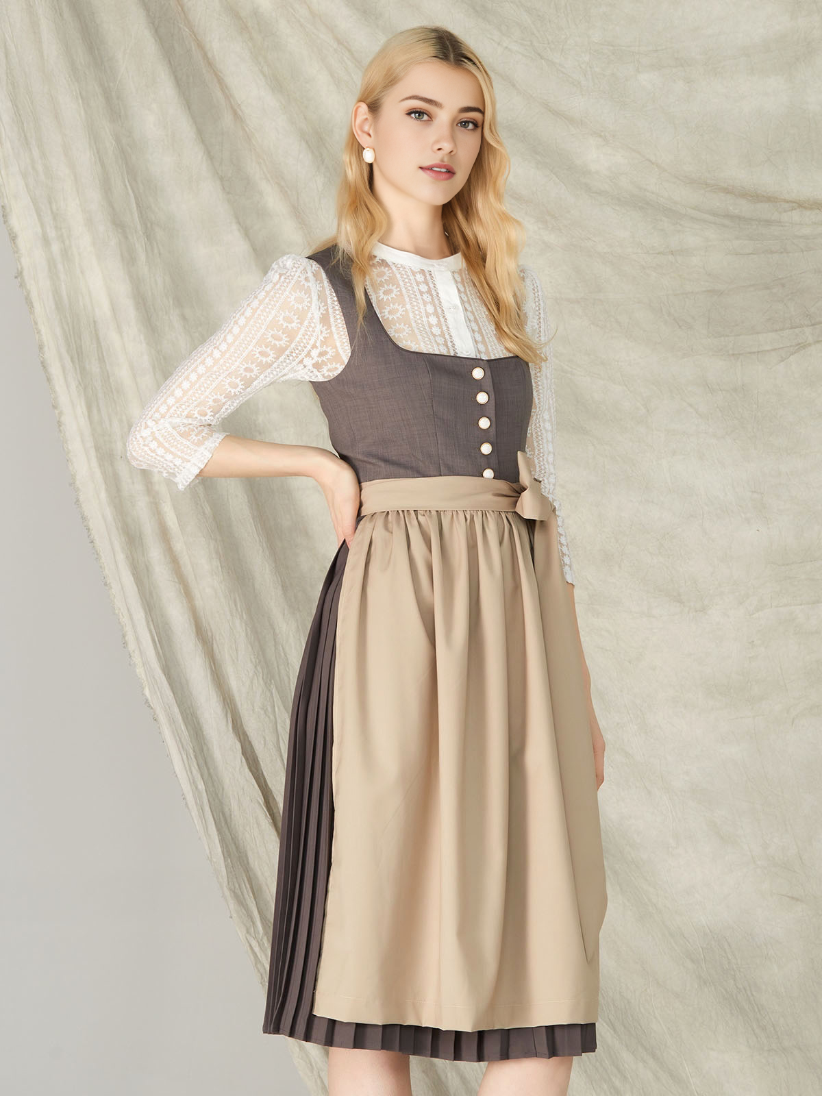 Modernes Dirndl in Grau