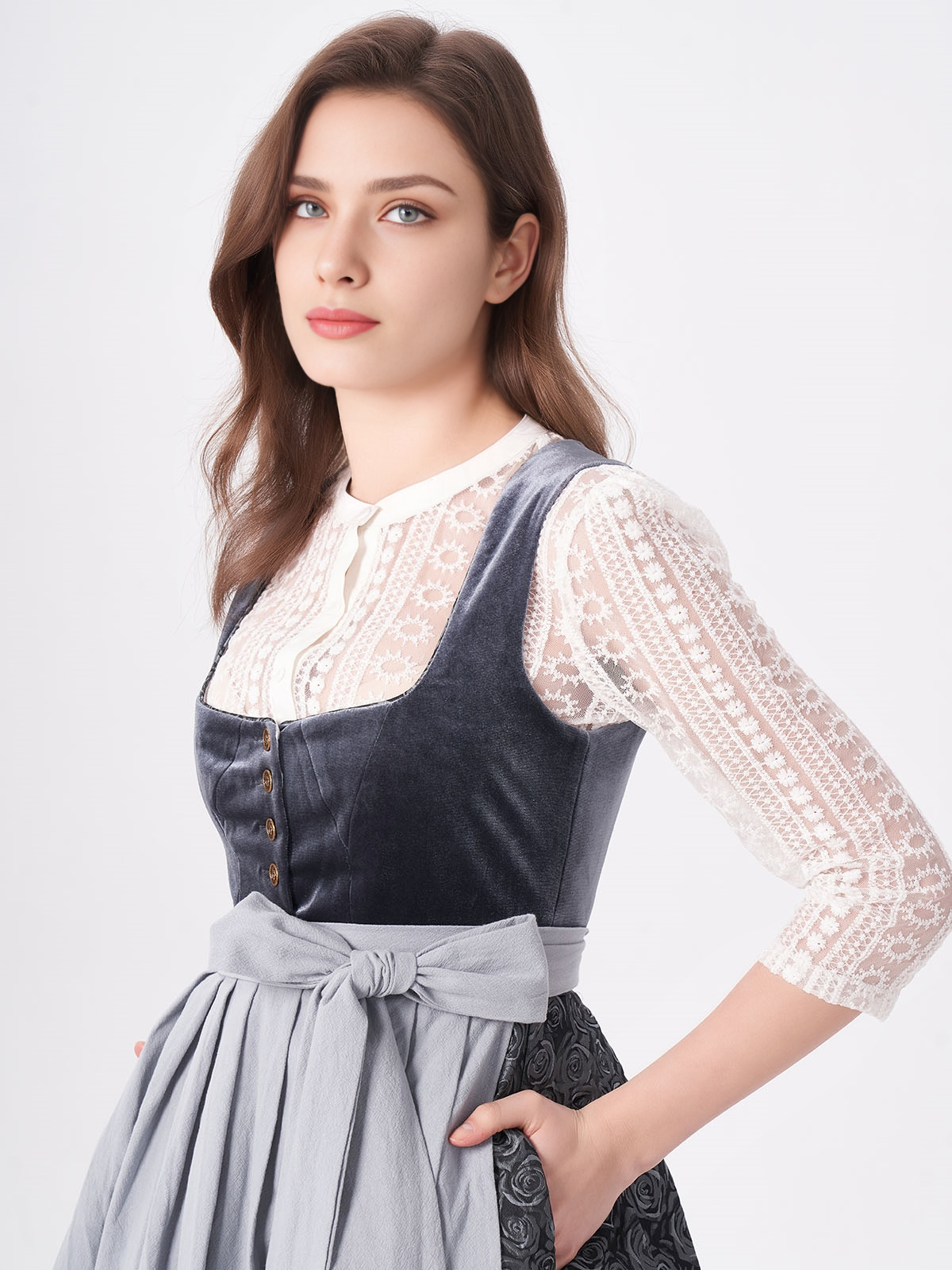 Dirndl Weiß Blau – Eleganz und Tradition vereint