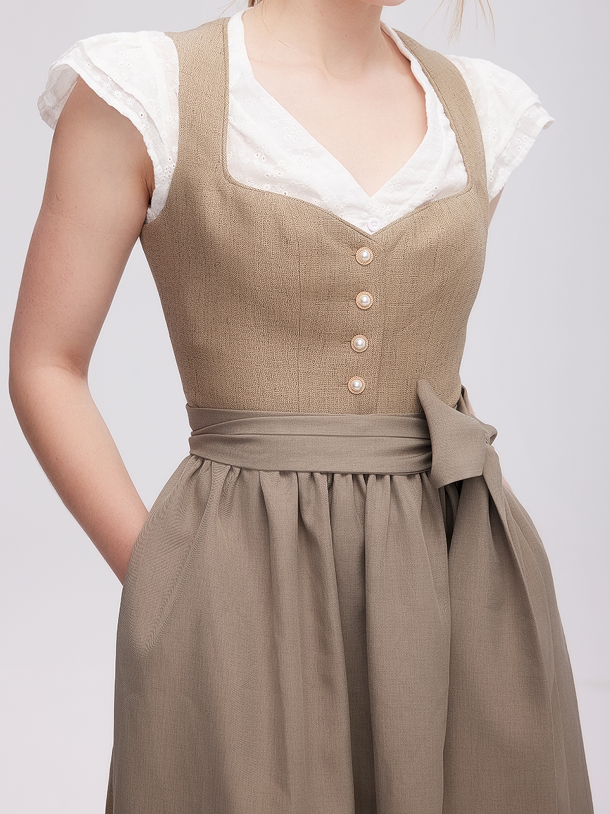 Dirndl mit Samt Oberteil in Grün