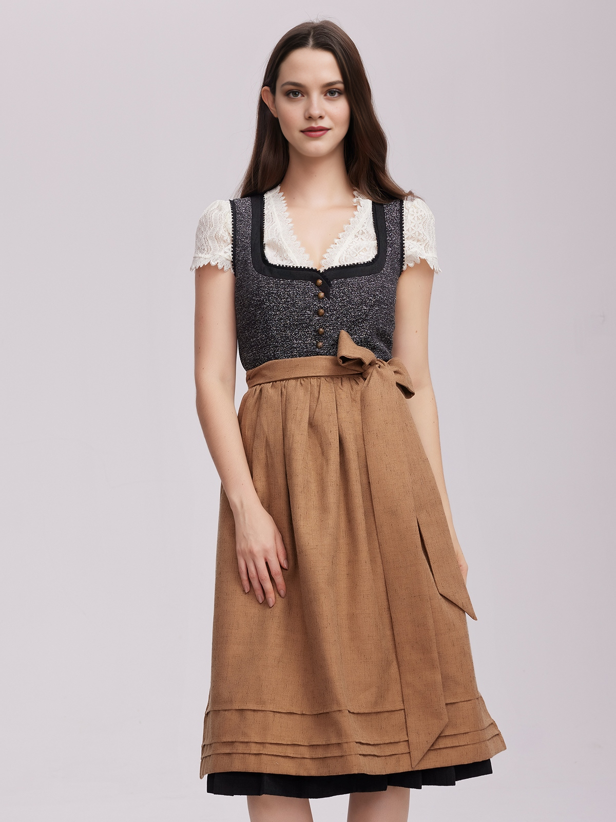 Modernes Dirndl in Schwarz