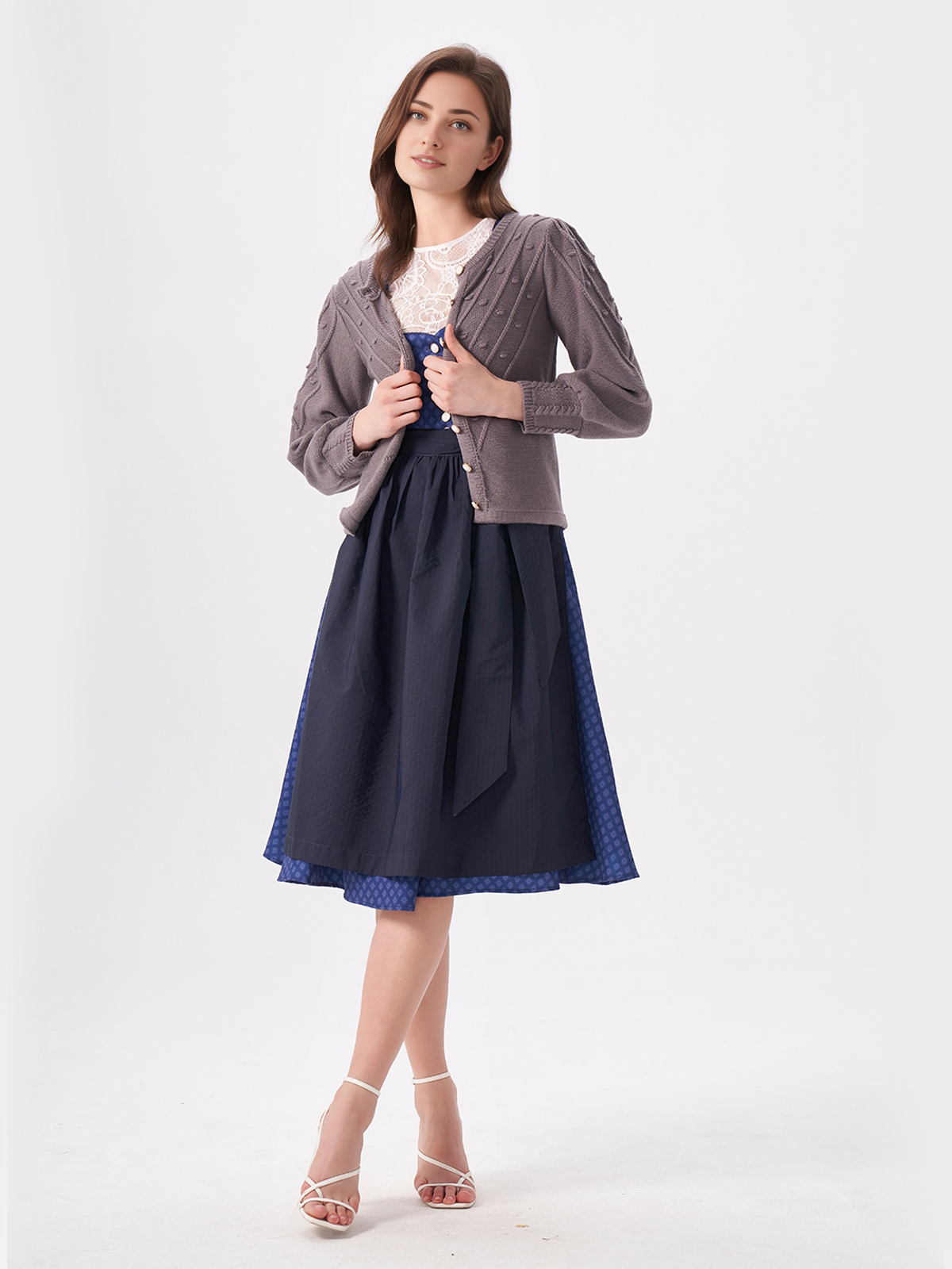 Modernes Dirndl in Grau