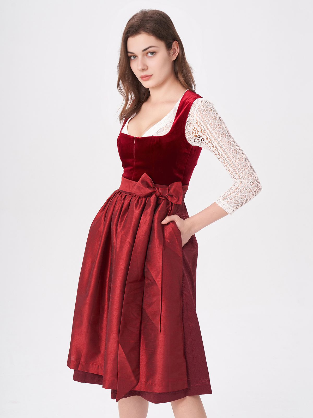 Dirndl in Rot mit eleganter Trachtenjacke
