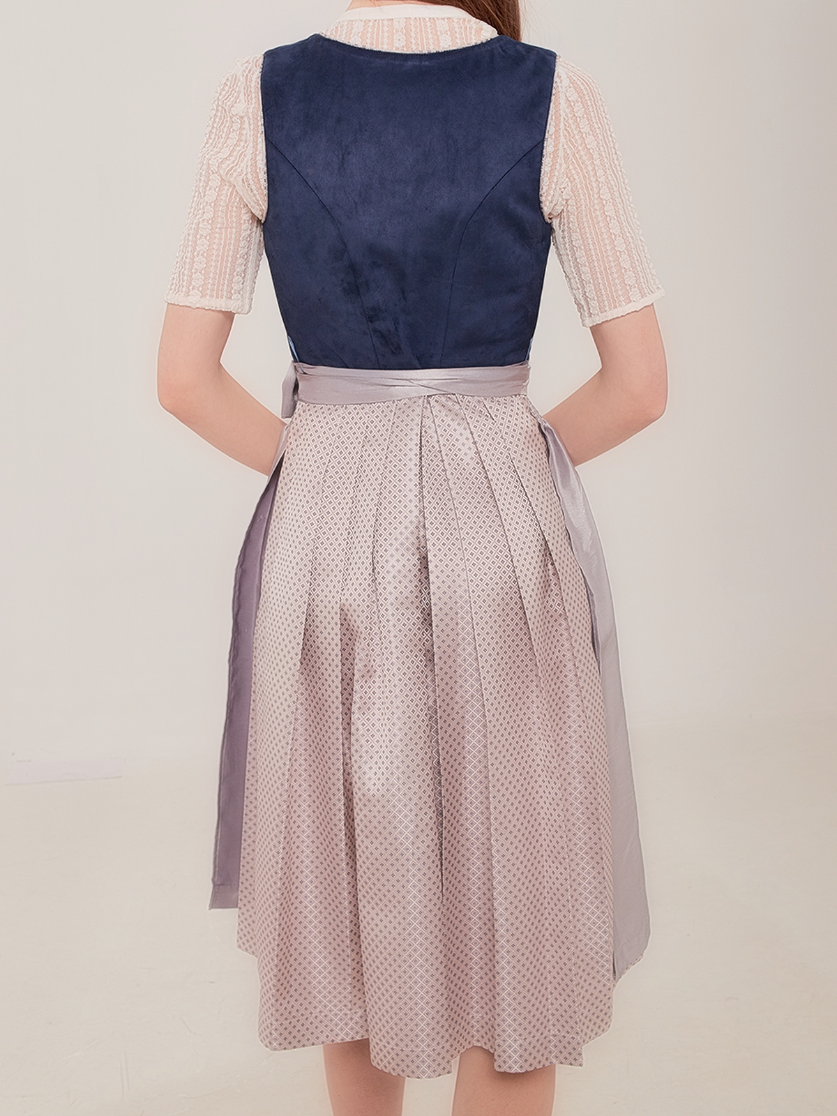Traditionelles Dirndl in Blau