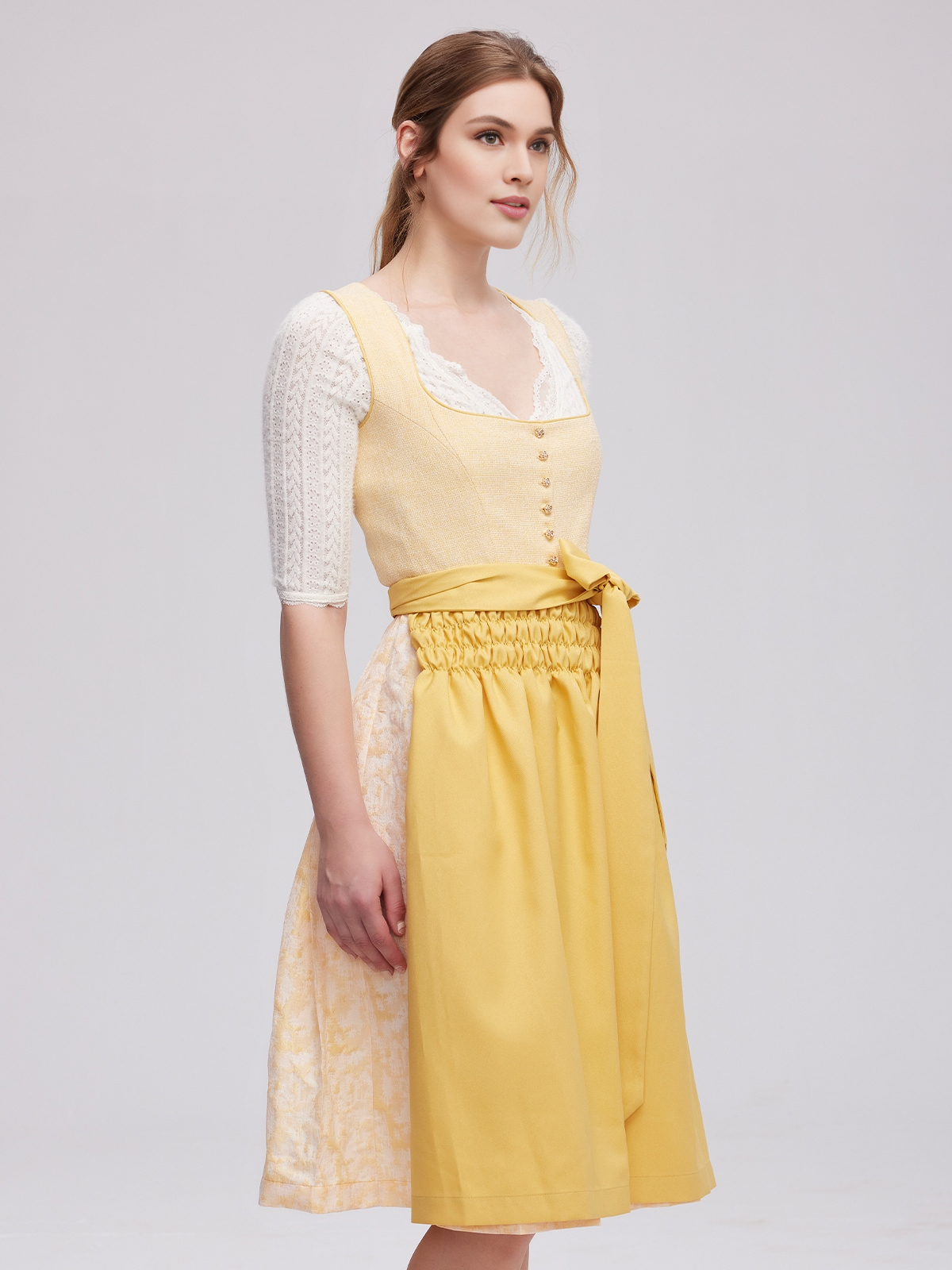 Dirndl in Gelb mit modernem Schnitt