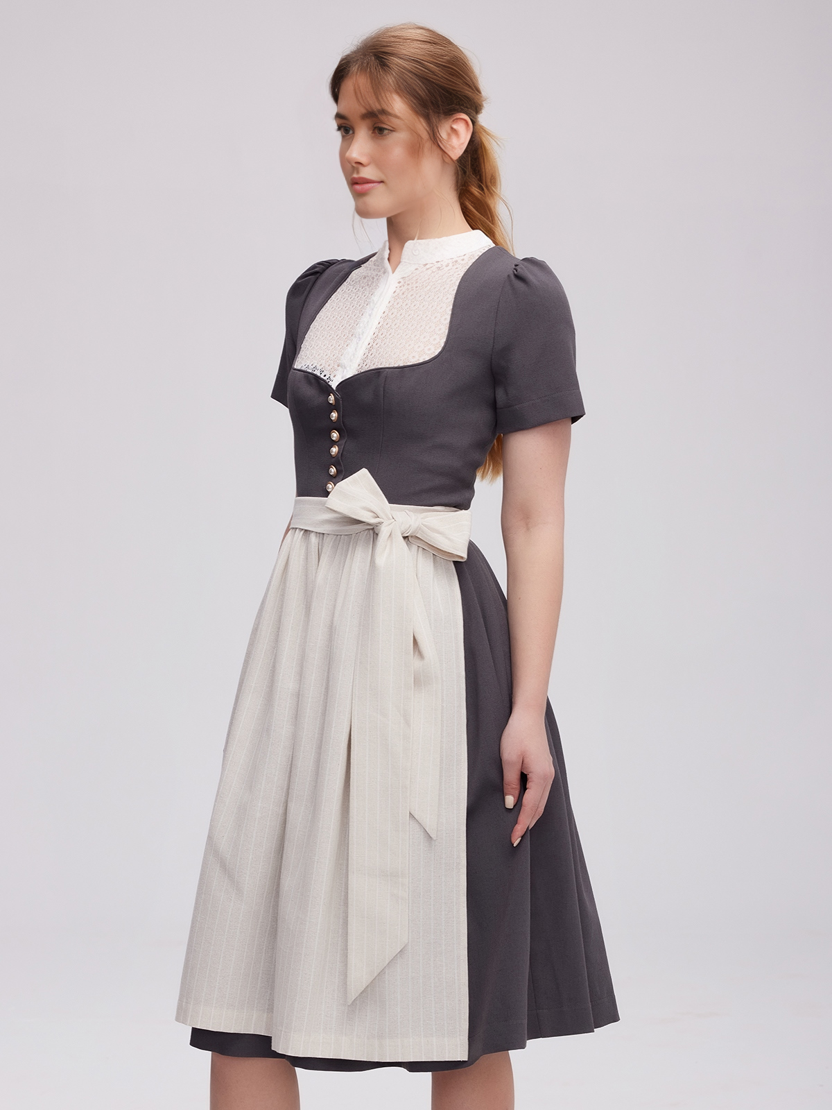 Dirndl in Grau und Grün – ein moderner Klassiker