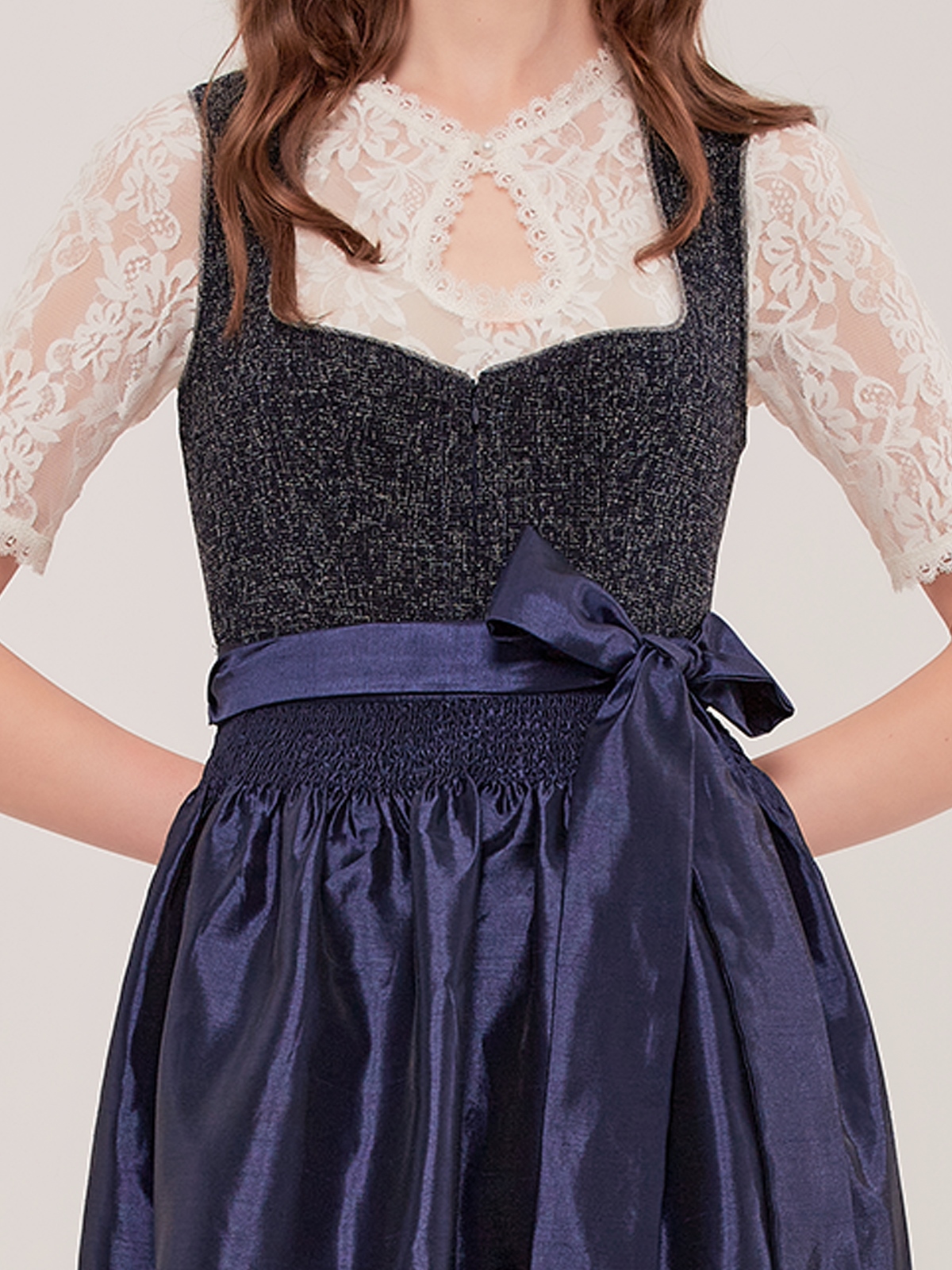 Modernes Dirndl in Blau
