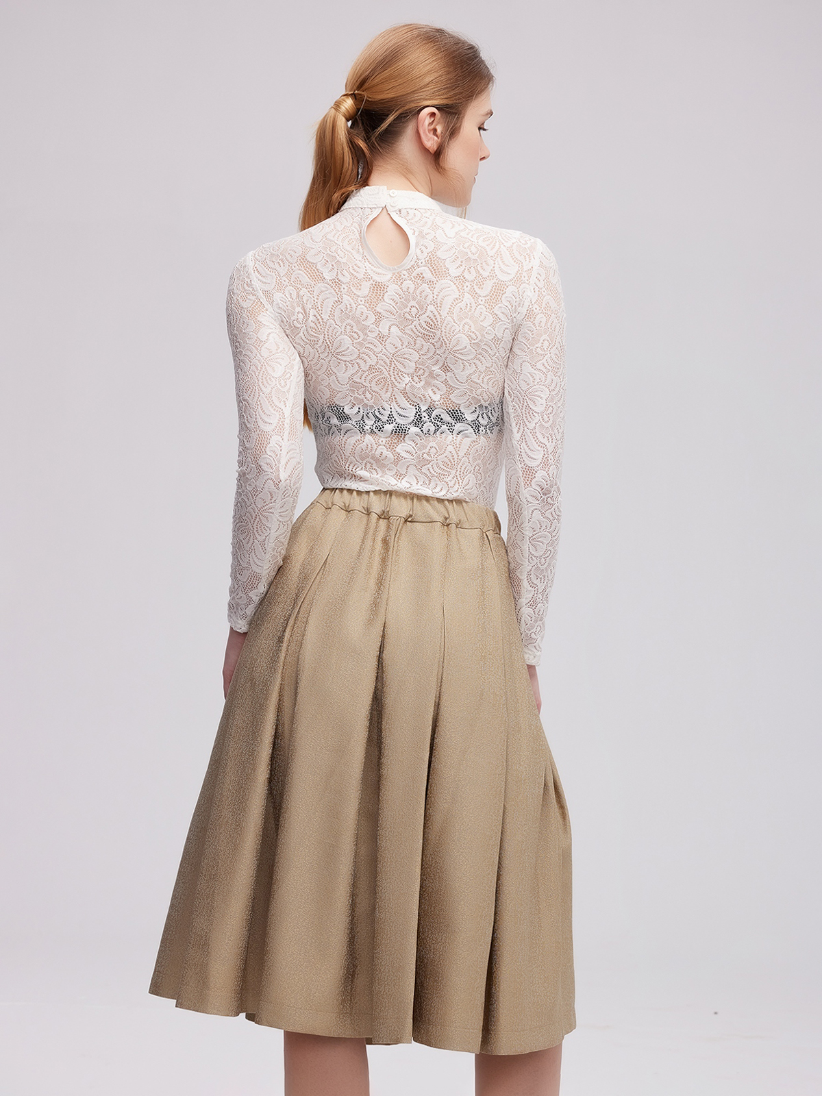 Elegantes Samt Dirndl Beige