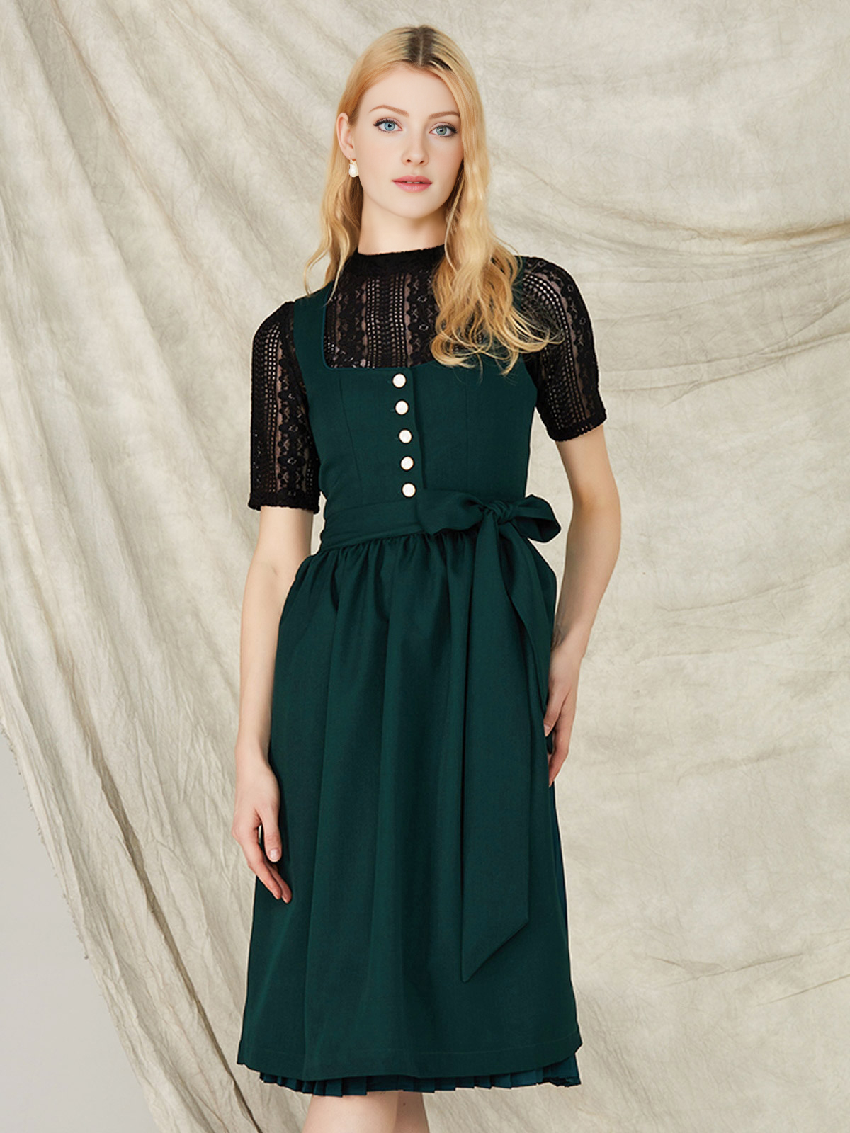 Modernes Dirndl in Grün – perfekt für den urbanen Look