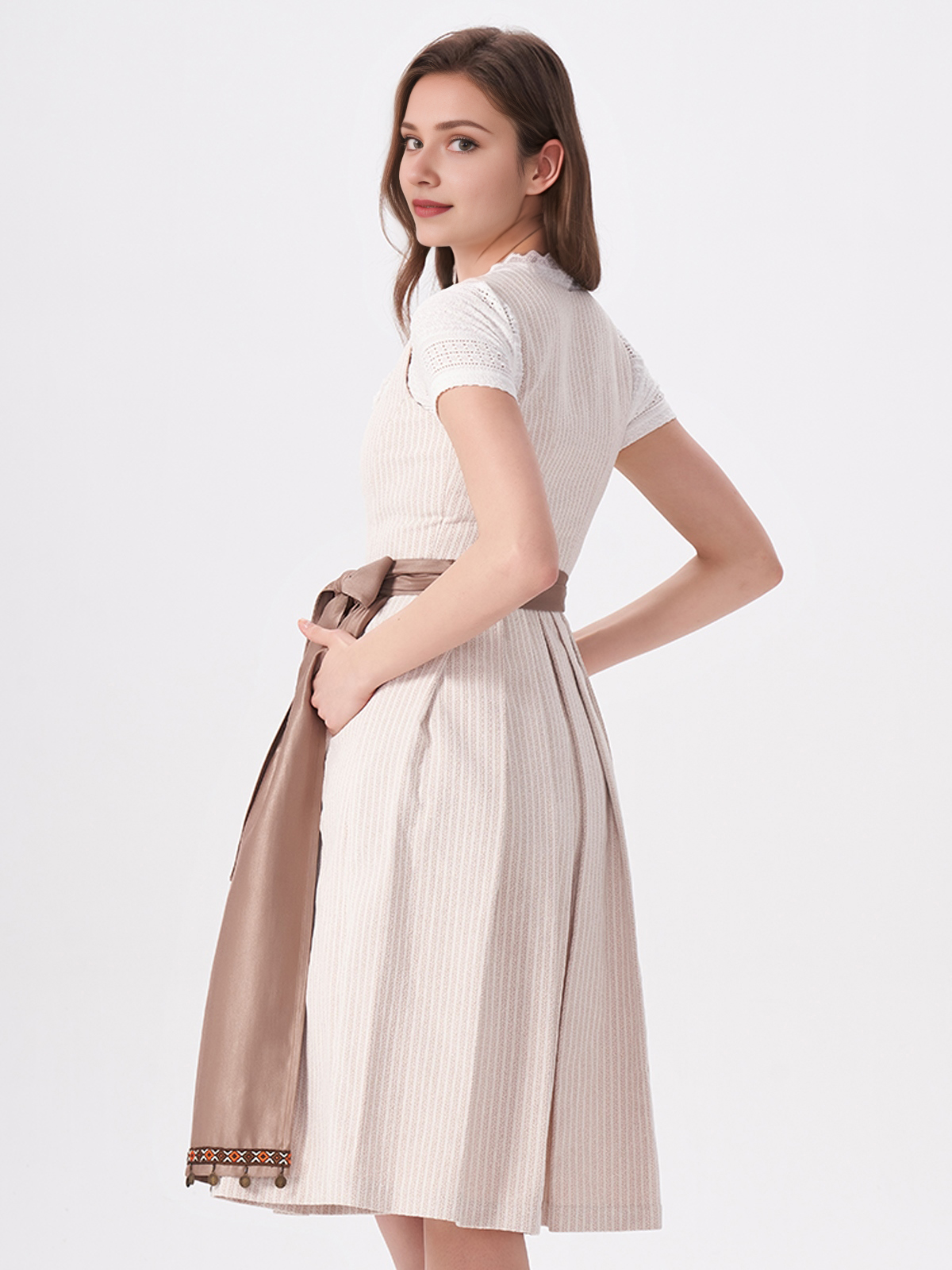 Edelweiß Dirndl in Beige – Eleganz pur