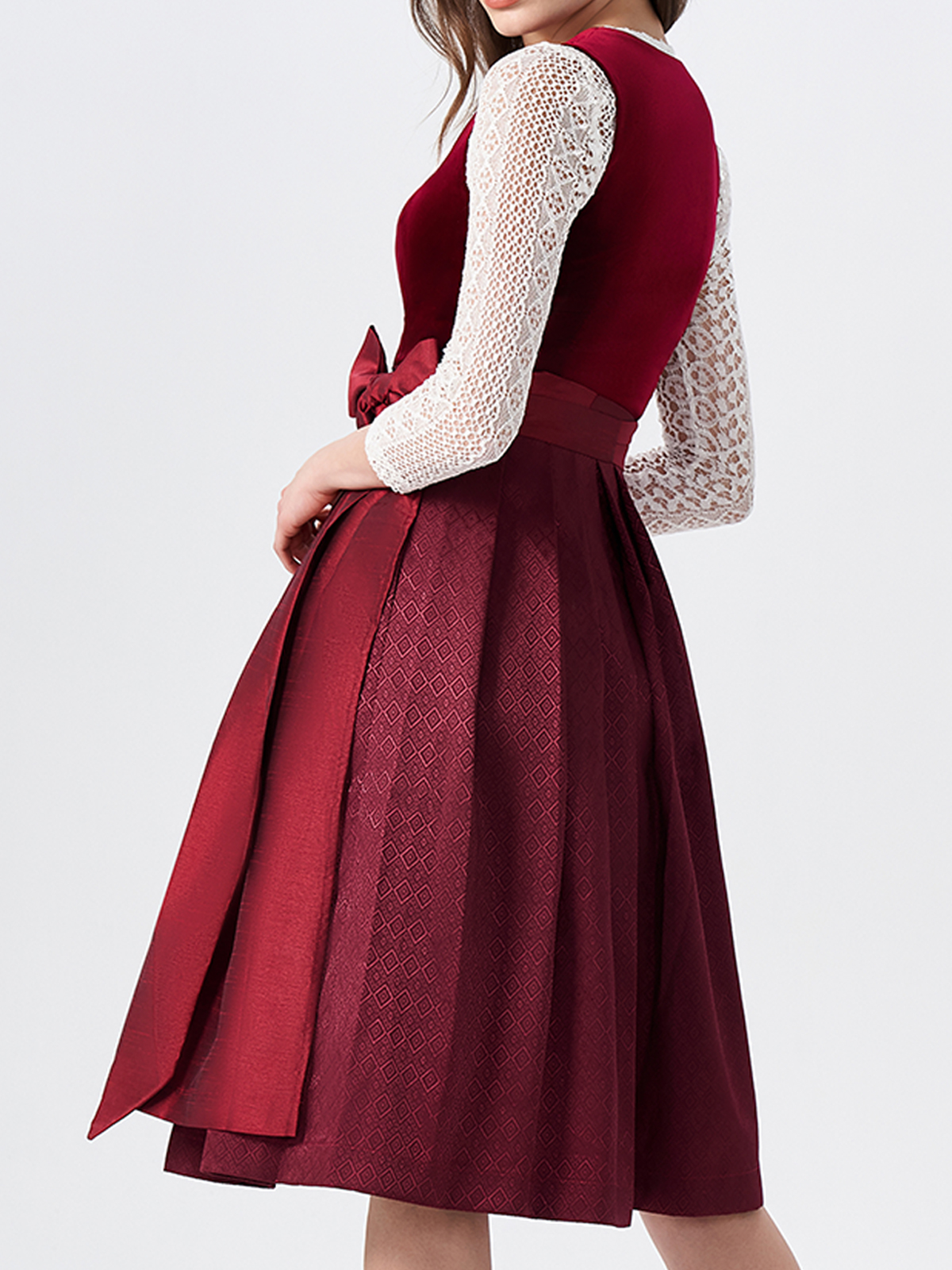 Dirndl in Rot – ein Blickfang für jeden Anlass