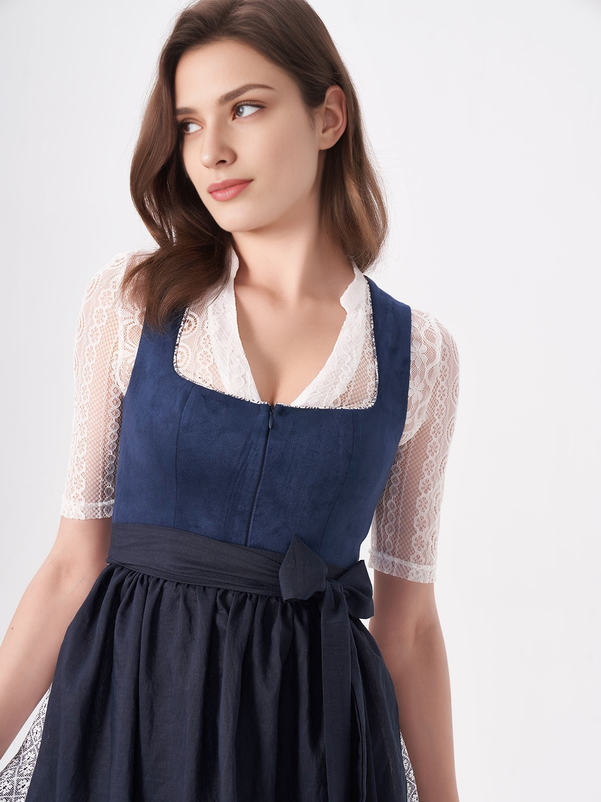 Dirndl in Blau – Inspirationsquelle für Kontrastlooks
