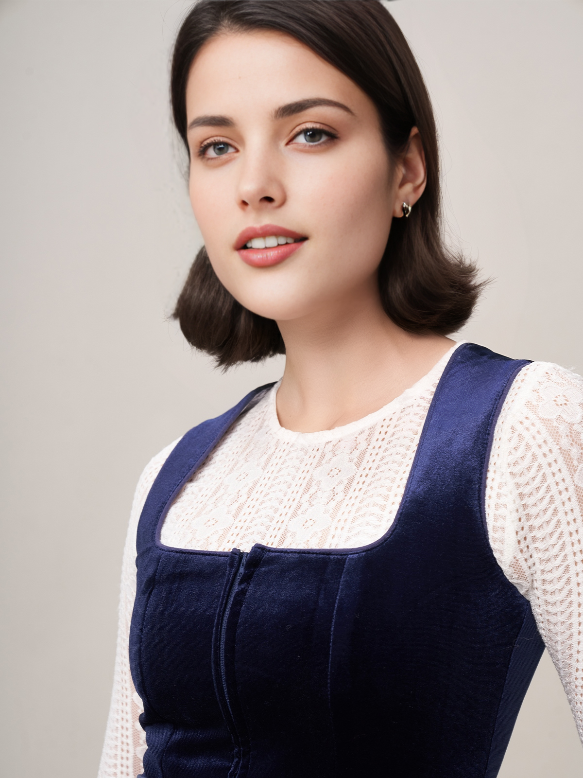 Dirndl in Blau mit perfekter Passform
