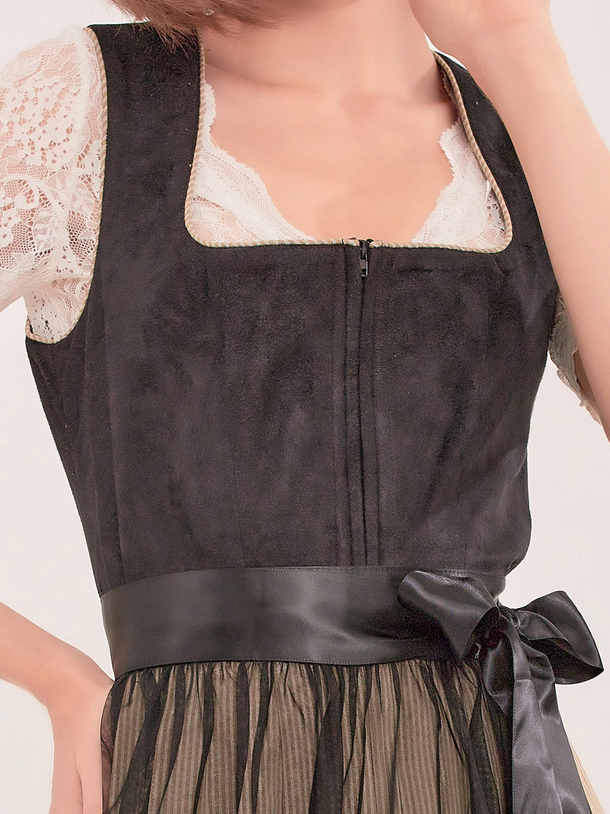 Schickes schwarzes Dirndl Midi