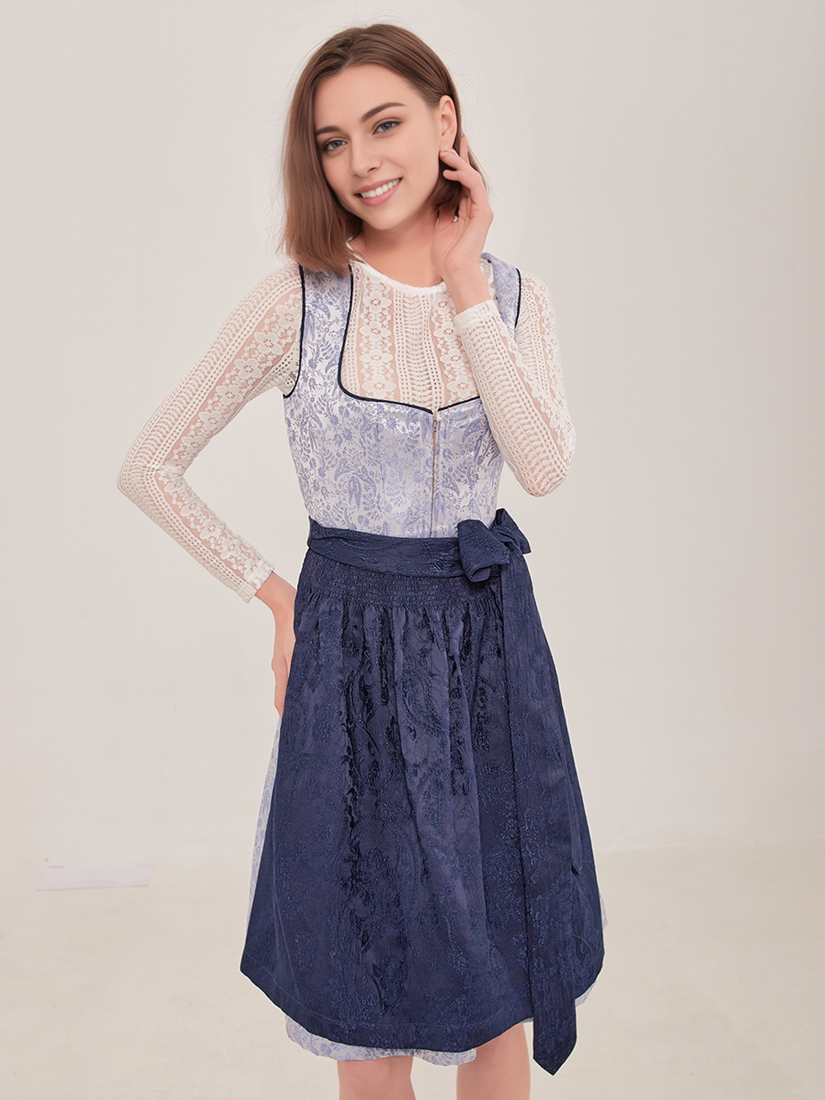 Alpenglanz Dirndl Grün in modernem Design