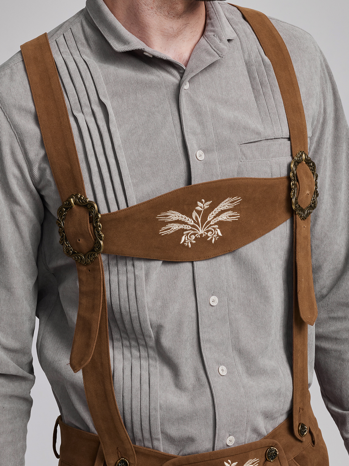 Dirndl tannengrün mit Lederhose